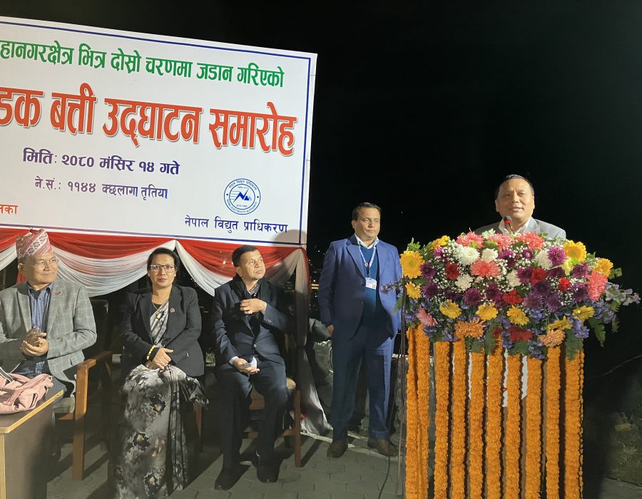 सडकले अनुमति नदिंदा विद्युतीय तार भूमिगत गर्ने काम बेवारिसे बनेको कुलमान घिसिङको आरोप