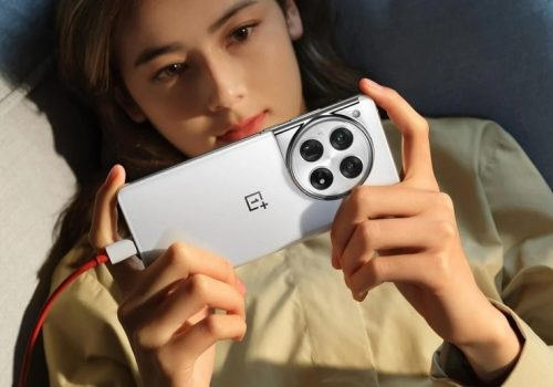 वनप्लस १२ स्मार्टफोन लन्च, स्न्यापड्रागन ८ जेन ३ चिपसेटसहित ५० वाट वायरलेस चार्जिङ समावेश