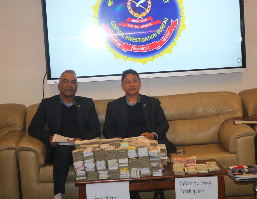 पक्राउ परेका बम्जनको साथबाट तीन करोड नगदसहित १४ थान मोबाइल बरामद