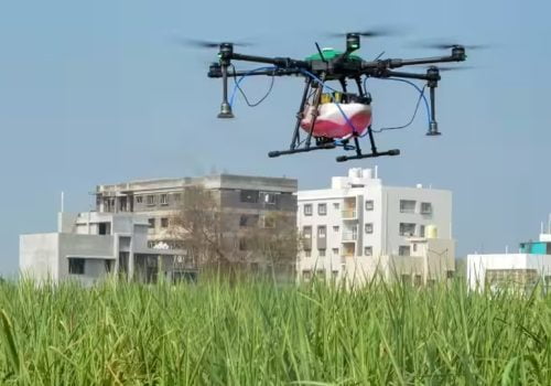 भारतको हरियाणा सरकारले किसानको खेतमा ड्रोनबाट युरिया छर्किने