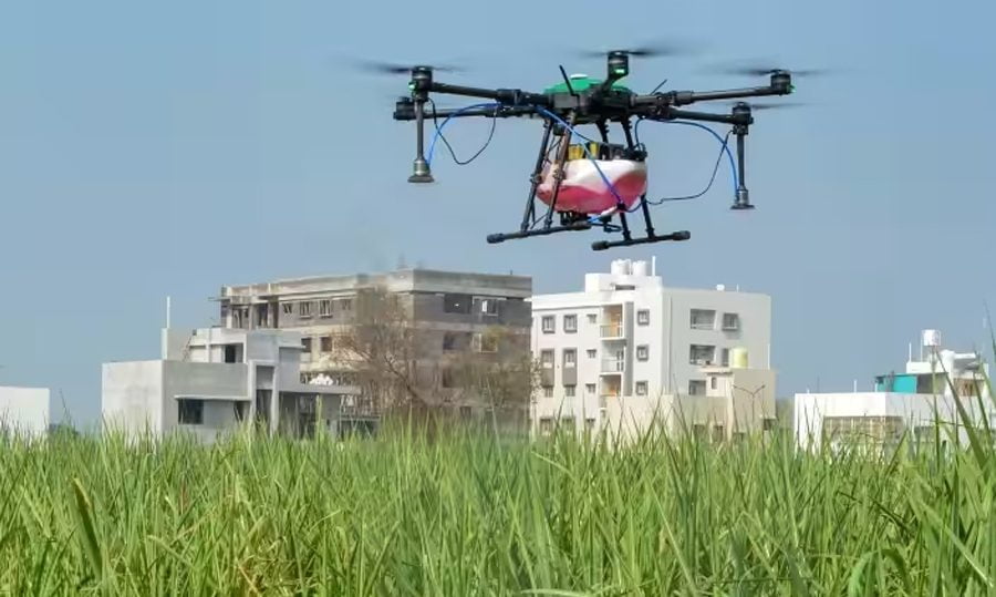 भारतको हरियाणा सरकारले किसानको खेतमा ड्रोनबाट युरिया छर्किने