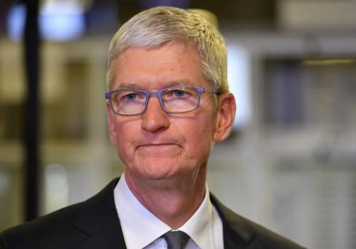 एप्पलका सीईओ टिम कुक प्रयोगकर्तालाई भेट्न र आपूर्तिकर्तासँग सम्बन्ध बढाउन भियतनाम पुगे