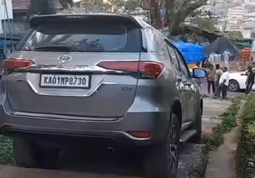 भारतमा गुगल म्याप हेरेर द्रुत मार्ग खोज्दा युवा समूहको गाडी पुग्यो सिँढीयुक्त बाटोमा