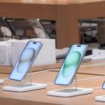 प्रतिस्पर्धा बढ्दै गएपछि एप्पलले चीनमा दुर्लभ छुटमा आईफोन १५ प्रदान गर्दै