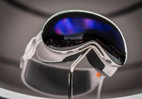 एप्पलले आफ्नो भिजन प्रो २ को तौल घटाउन टाइटेनियम प्रयोग गर्ने