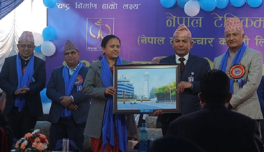 एनटीसीको मोबाइलबाट धेरै फोन गर्ने ग्राहकमा डम्बर कार्की र जग्गनाथ देवल