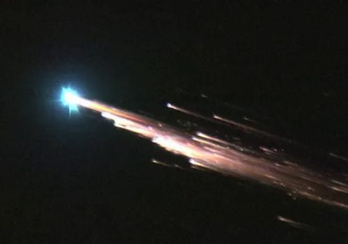 जलिरहेको स्याटेलाइटको फोहोरले पृथ्वीको चुम्बकीय क्षेत्रलाई असर गर्न सक्ने अनुसन्धानको दाबी