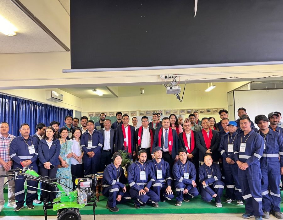 पावर टिलर र मिनी टिलर मर्मत गर्न सिकाइँदै