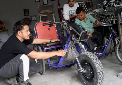 चितवनका युवाले इन्फिनिटी ल्याबमार्फत बनाए इलेक्ट्रिक ह्विलचियर