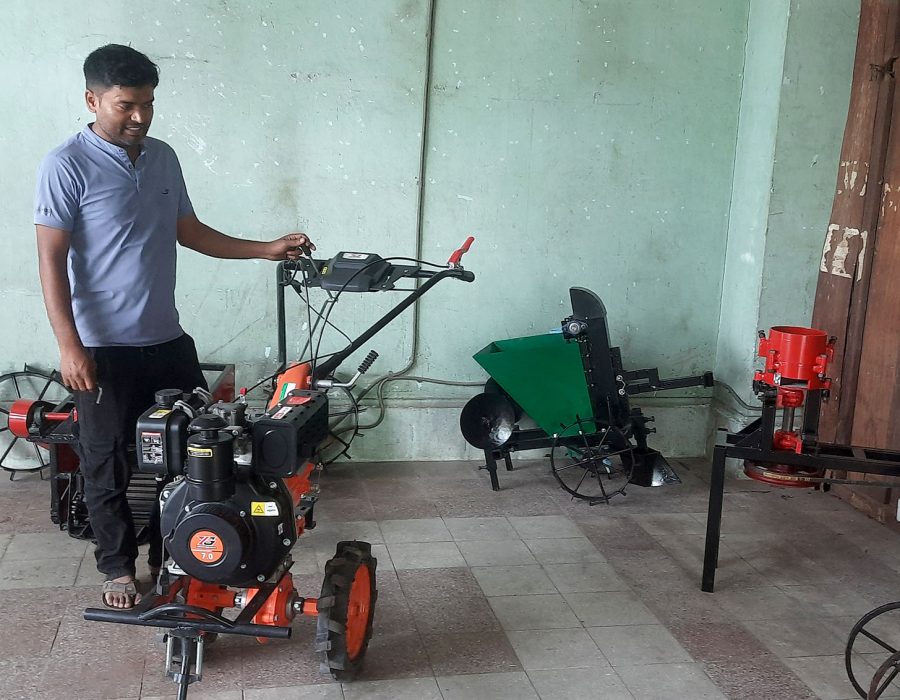 आविष्कार केन्द्रले बनायो दश किसिमका कृषि औजार