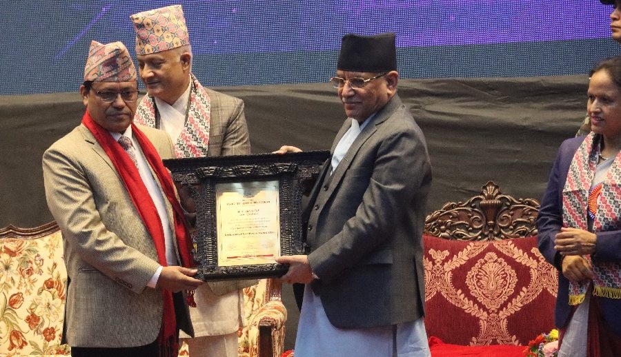 Dr Giri gets ICT Excellence Award 2024
