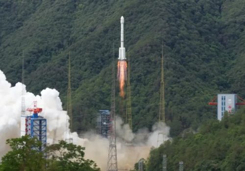 चीनले आफ्नो पहिलो मध्यम कक्षीय ब्रोडब्यान्ड भूउपग्रह प्रक्षेपण गर्यो