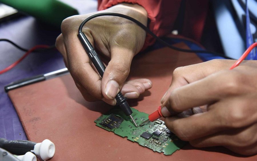 काठमाडौं महानगरको सिप मेलामा ‘मोबाइल रिपेयरिङ’ को तालिम थप