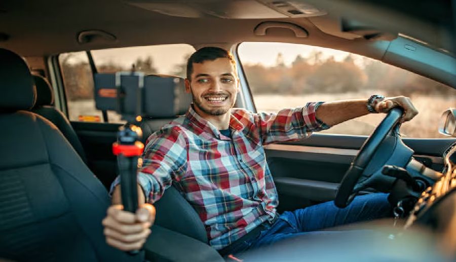 भारतको केरला राज्यमा गुडिरहेको गाडीमा भ्लगिङ्ग गर्न रोक, भारी जरिवाना लगाइने