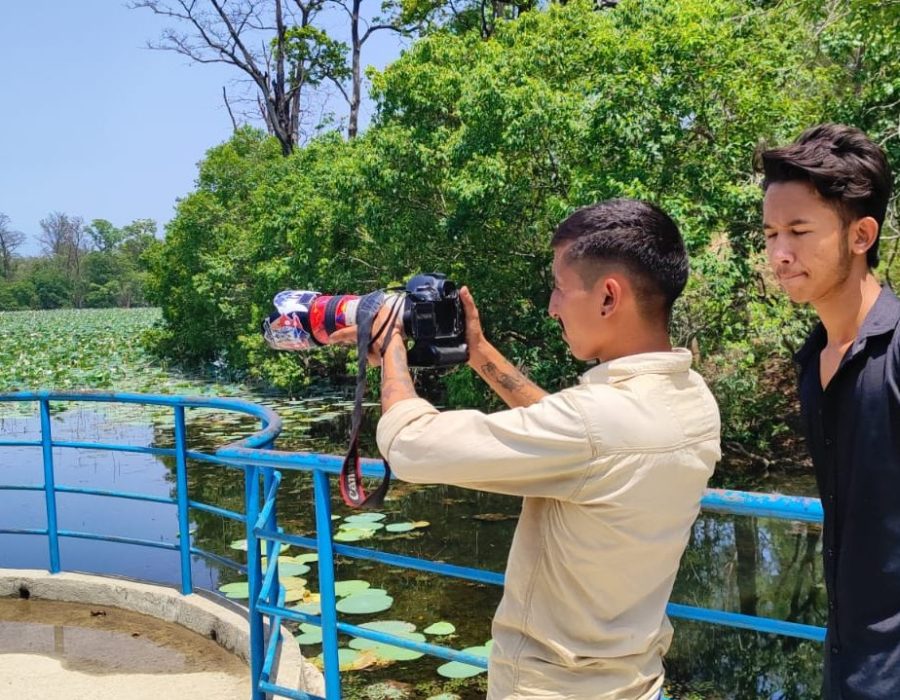 ‘फोटोग्राफी’ बाट मनग्ये कमाउँछन् कैलालीका युवा