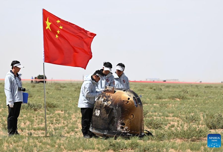 चीनको चाङ’ई-६ यानले चन्द्रमाको टाढाबाट पृथ्वीमा पहिलो नमूनाहरू ल्यायो