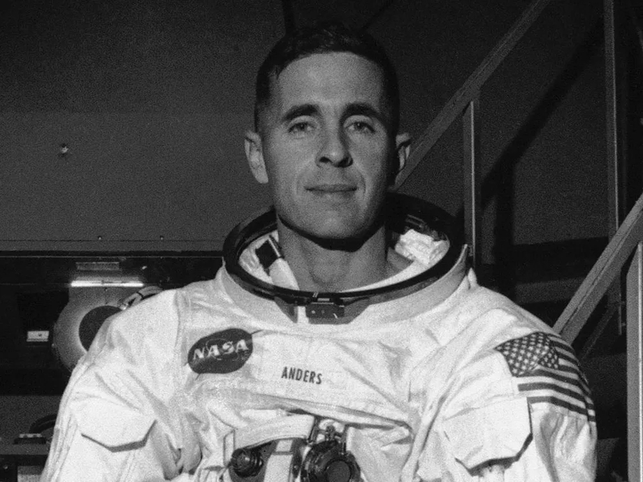 Apollo 8 astronaut dies in small plane crash at age 90
