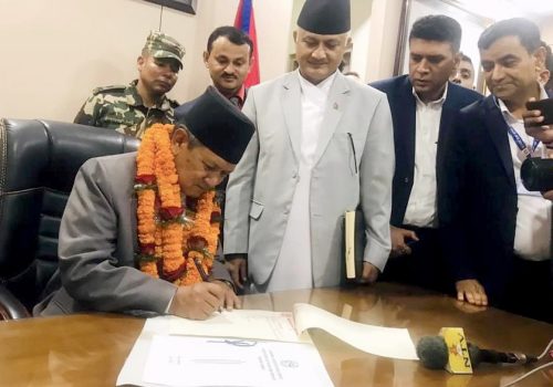 सञ्चारमन्त्री पृथ्वी सुब्बा गुरुङद्वारा पदभार ग्रहण