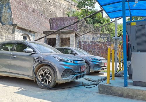 गत आवमा वीरगञ्ज भन्सारबाट ईभीको तुलनामा इन्धनबाट चल्ने सवारी साधनको आयात धेरै