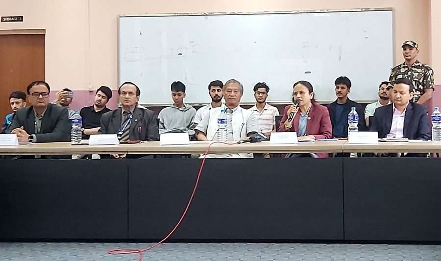 सूचना प्रविधिलाई सर्वसाधारणले बुझ्ने गरी अगाडि बढाइनुपर्नेमा सञ्चारमन्त्री शर्माको जोड