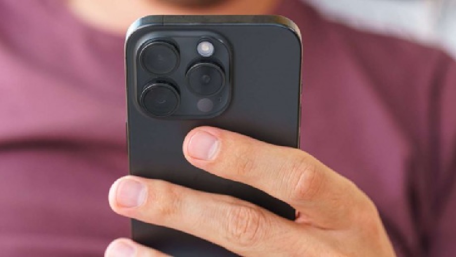 स्टेनलेस स्टिल केसले गर्दा आईफोन १६ प्रो म्याक्सको ब्याट्रीको डेन्सिटी १० प्रतिशतसम्म वृद्धिः कुओ