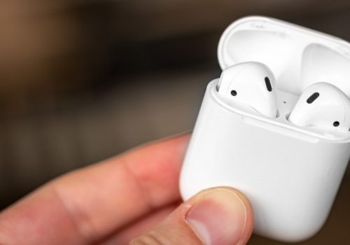 एप्पलको यूएसबी–सीसहितको दुई नयाँ एयरपड-४ सेटहरू अर्को महिना आउने-रिपोर्ट
