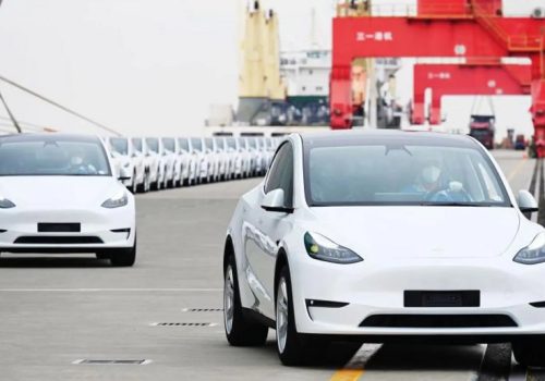 क्यानडाले चीनमा बनेका ईभीहरुमा शत प्रतिशत कर लगाउने