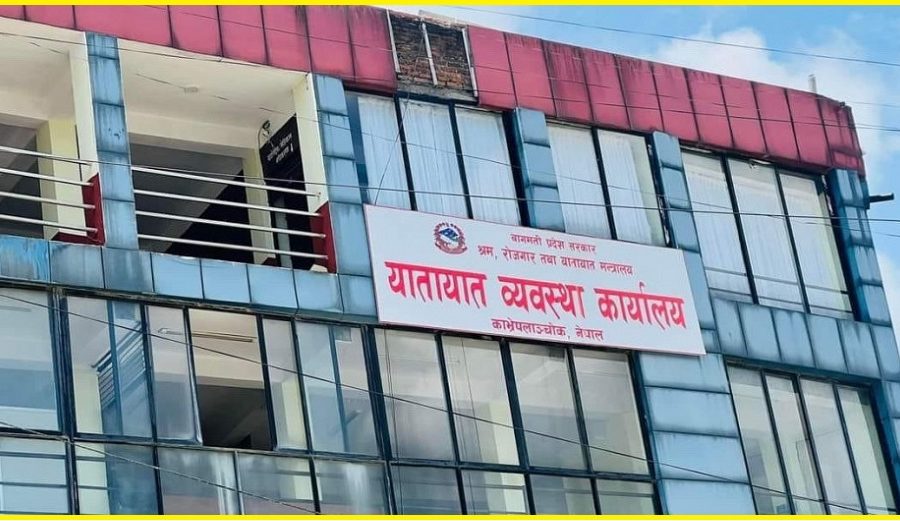 बनेपा यातायात कायालयमा सेवाग्राहीको भिड