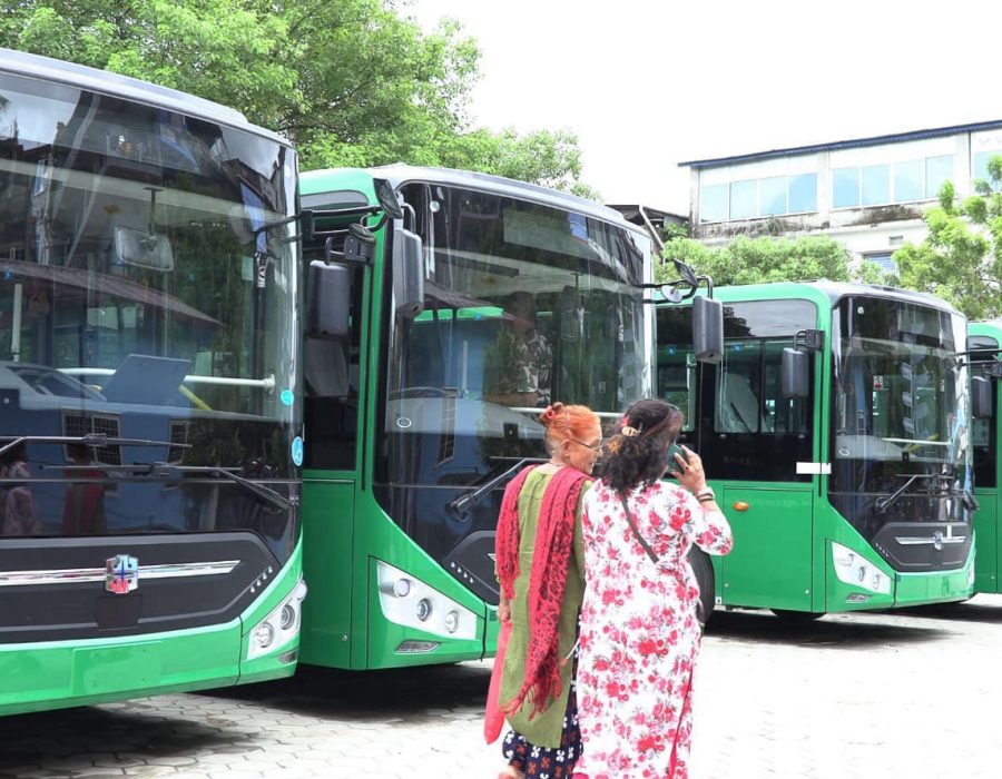 इटहरी उपमहानगरपालिकाले विद्युतीय बस सेवा सञ्चालन गर्दै