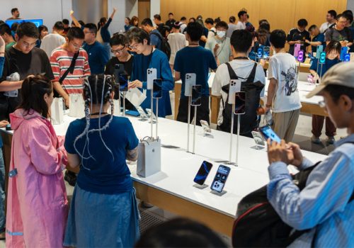 एप्पलले अमेरिकामा बेचिने आईफोनहरू भारतमा उत्पादन गर्ने