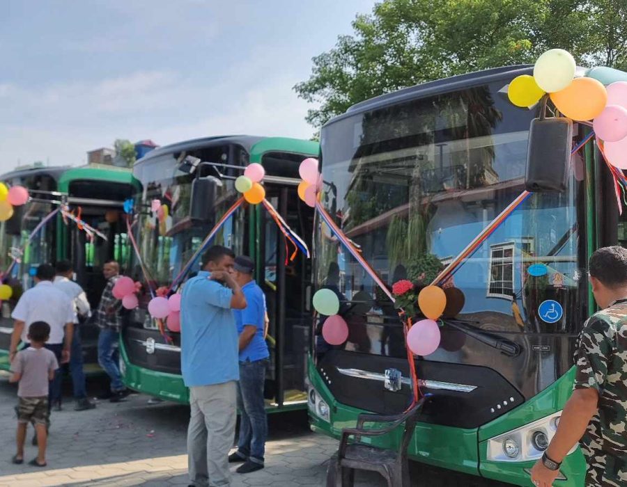 इटहरीमा सुरुभयो बिजुली बस सेवा