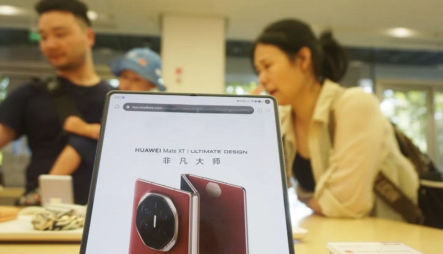 ह्वावेले अनावरण गर्यो विश्वकै पहिलो ट्राइफोल्ड स्मार्टफोन, २७ लाखभन्दा बढी प्रि-अर्डर