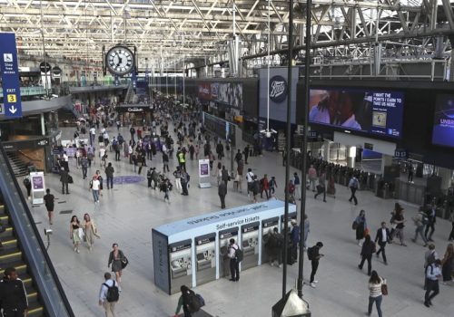 बेलायतको रेल स्टेशनका वाई-फाई नेटवर्कमा भएको साइबर हमलाबारे प्रहरीले अनुसन्धान गर्दै