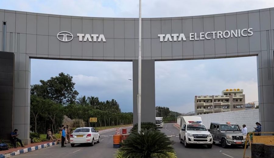 भारतमा आईफोनको पार्टपुर्जा बनाउने टाटाको कम्पनीमा आगलागी, लाखौंको क्षति