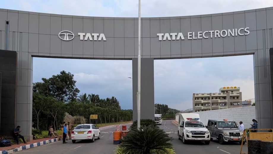 भारतमा रहेको टाटा इलेक्ट्रोनिक्सको आईफोन प्लान्ट बन्द गराउने सरकारी चेतावनी