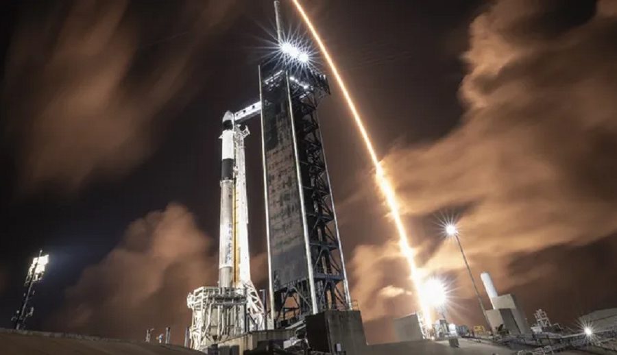 स्पेसएक्सले प्रक्षेपण गर्यो ६५ मिनेटमा २ ओटा फाल्कन ९ रकेट