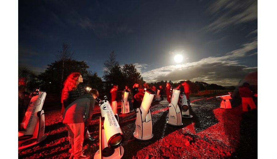 ए३ःअन्तिम पटक ८० हजार वर्ष पहिले देखिएको ‘शताब्दीको धूमकेतु’ हालै बेलायतमा देखा पर्यो