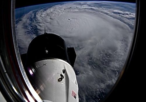 अन्तरिक्षबाट समेत देखियो हरिकेन मिल्टनले समुद्रबाट भड्किएर जमीनमा मच्चाएको बितण्डा