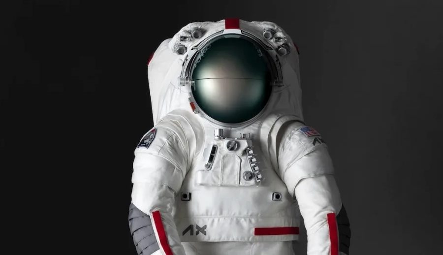 नासाको आर्टेमिस थ्री मिशनका लागि प्राडाद्वारा स्पेससूटको खुलासा