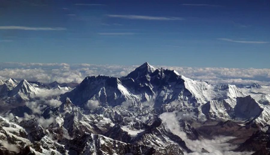 के सगरमाथा सधैं विश्वको सर्वोच्च शिखर रहिरहला? अरु कुनै शिखरले उछिन्ने खतरा बढ्दो