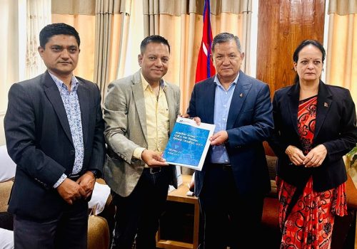 डिजिटल राइट्स नेपालले सञ्चारमन्त्रीलाई बुझायो सामाजिक सञ्जाल विधेयकको विश्लेषण पत्र