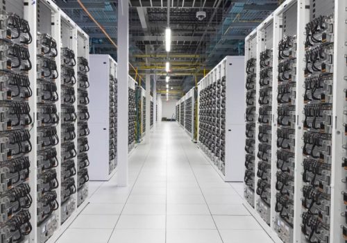 डाटा सेन्टर र क्लाउड सेवाहरूमा ९० अर्ब भाट लगानीका लागि थाइल्याण्डको स्वीकृति