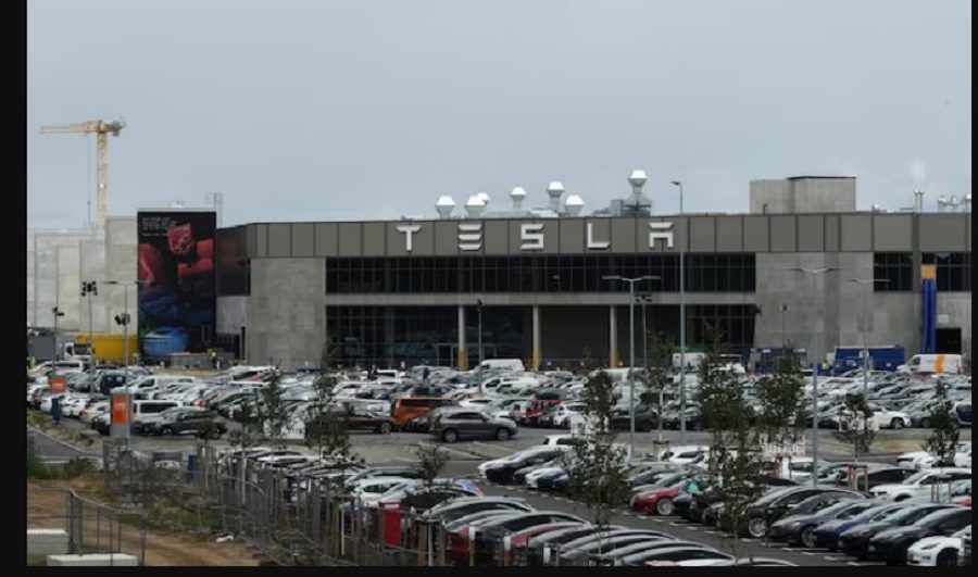 टेस्लाले जर्मनीमा रहेको गीगाफ्याक्ट्रीका कर्मचारीको तलब ४ प्रतिशतले बढायो