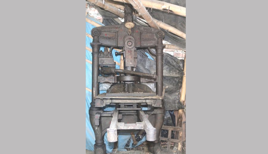 त्रिवि पत्रकारिता विभागलाई मुद्रणयन्त्र हस्तान्तरण