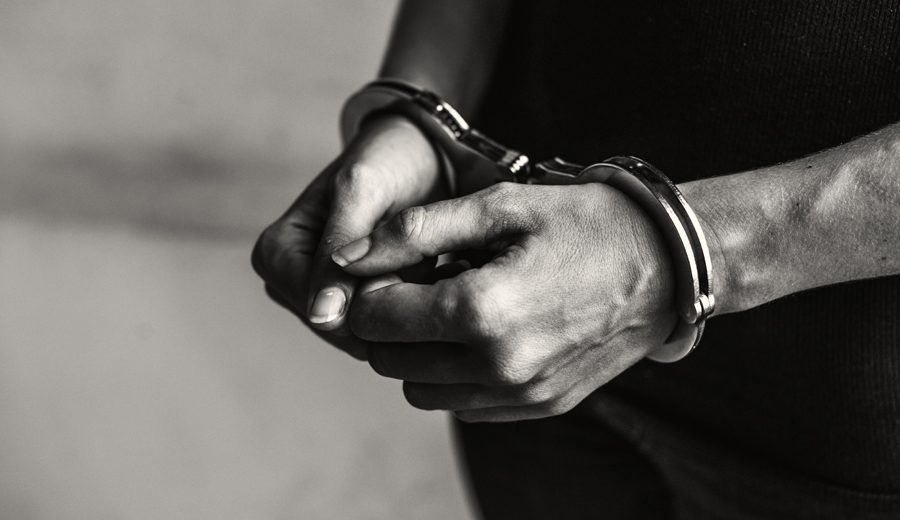 अनलाइन जुवा खेलाउने दुई जना पक्राउ