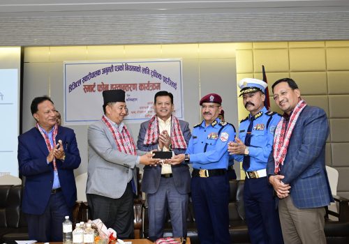 डिजिटल लाइसेन्स नियमनका लागि चार सयभन्दा बढी स्मार्टफोन हस्तान्तरण