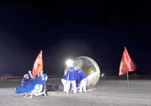 अन्तरिक्षमा ६ महिना बिताएर पृथ्वीमा फर्कियो चीनको ‘शेनझोउ १८’ टोली