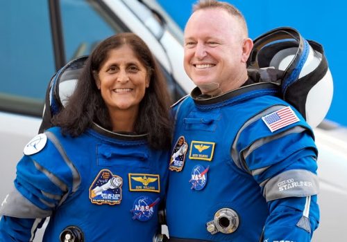 आईएसएसमा फसेका दुई अन्तरिक्षयात्रीको बसाई अझै एक महिना लम्बियो, यस्तो छ कारण