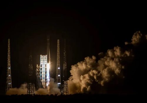 चीनद्वारा पहिलो पटक “लङ मार्च १२” रकेट प्रक्षेपण, चन्द्रमामा मानिस पठाउने योजनामा प्रगति