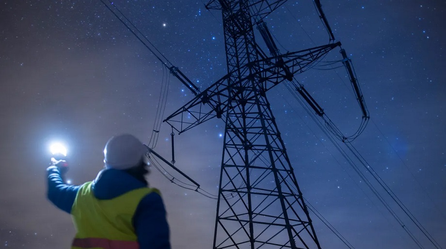 एआई डाटा सेन्टरहरूको वृद्धिका कारण अमेरिकी पावर ग्रिडमा दबाब